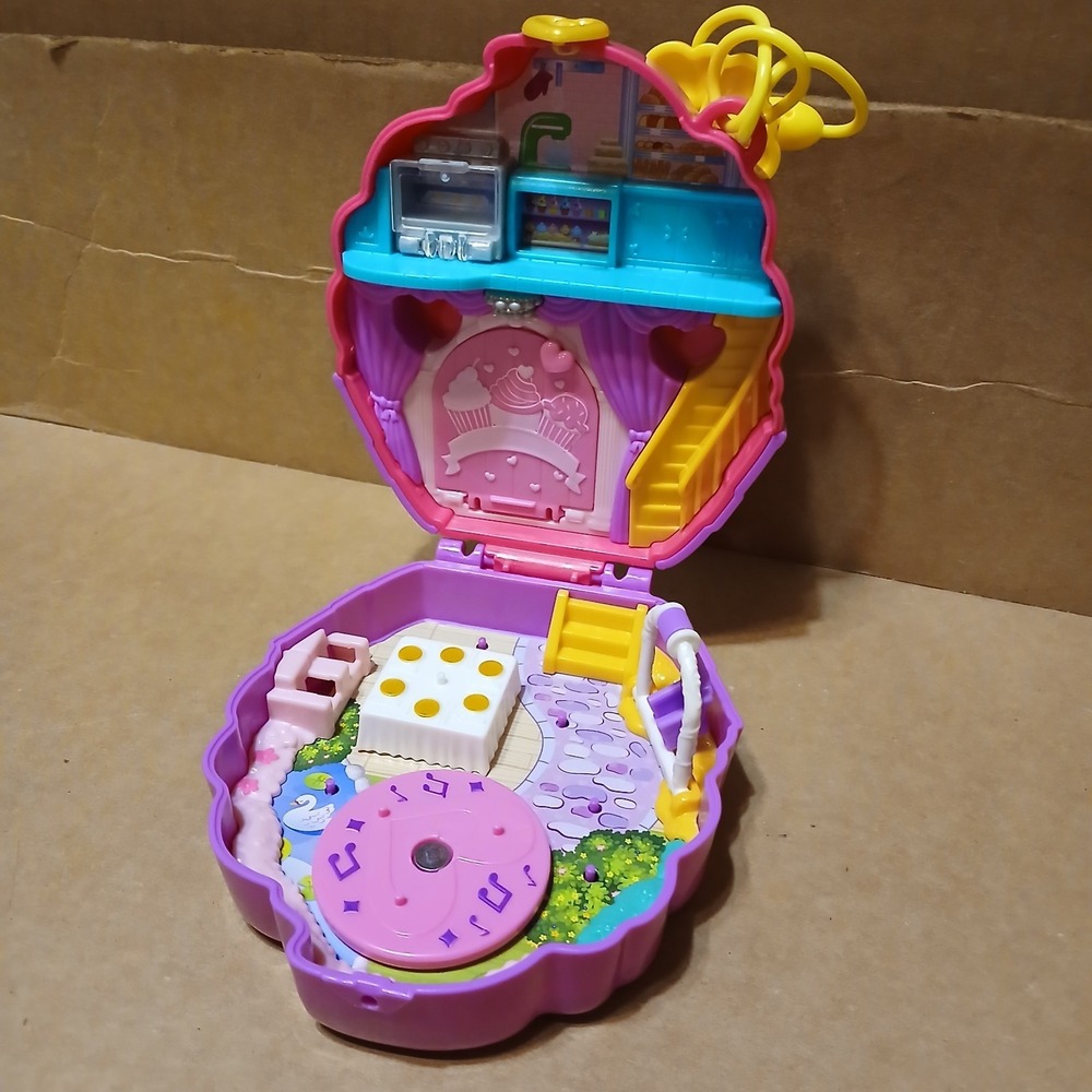 Polly Pocket Something Sweet Cupcake House Only Doll Playset HKV31 Mattel 2022